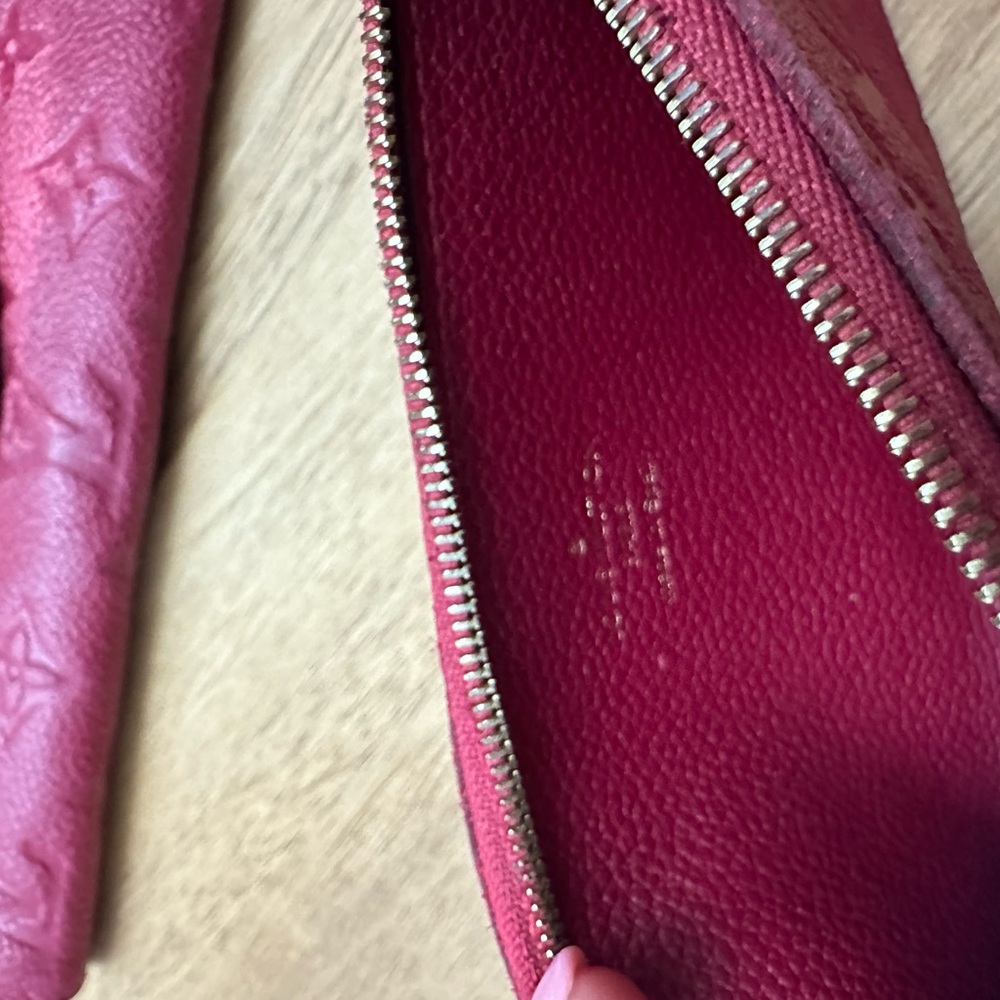Louis Vuitton Red Sarah Wallet with Iconic Monogram Design - Includes Pouch - Picture 4 of 9